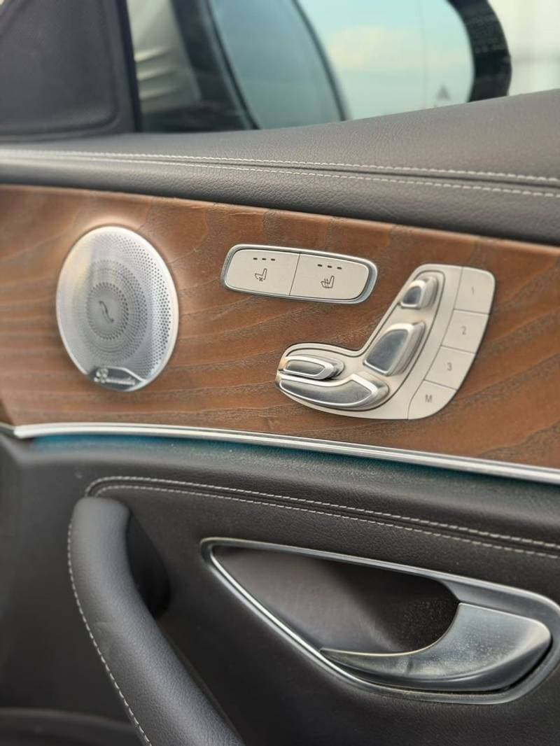 2020 Mercedes Benz E300 PREMIUM PLUS thumbnail 4
