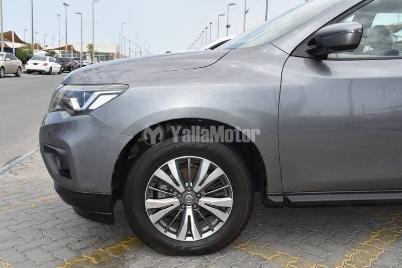 2020 Nissan Pathfinder thumbnail 4