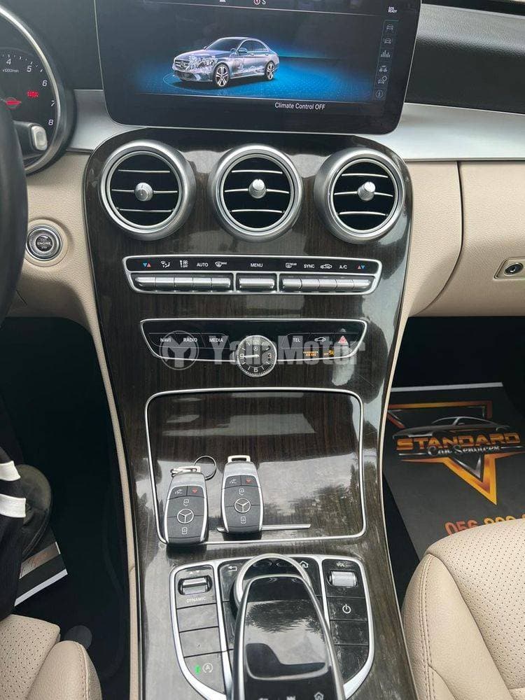 2019 Mercedes-Benz C-Class thumbnail 4