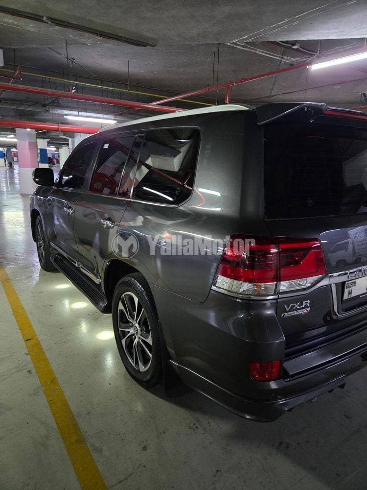 2020 Toyota Land Cruiser thumbnail 3