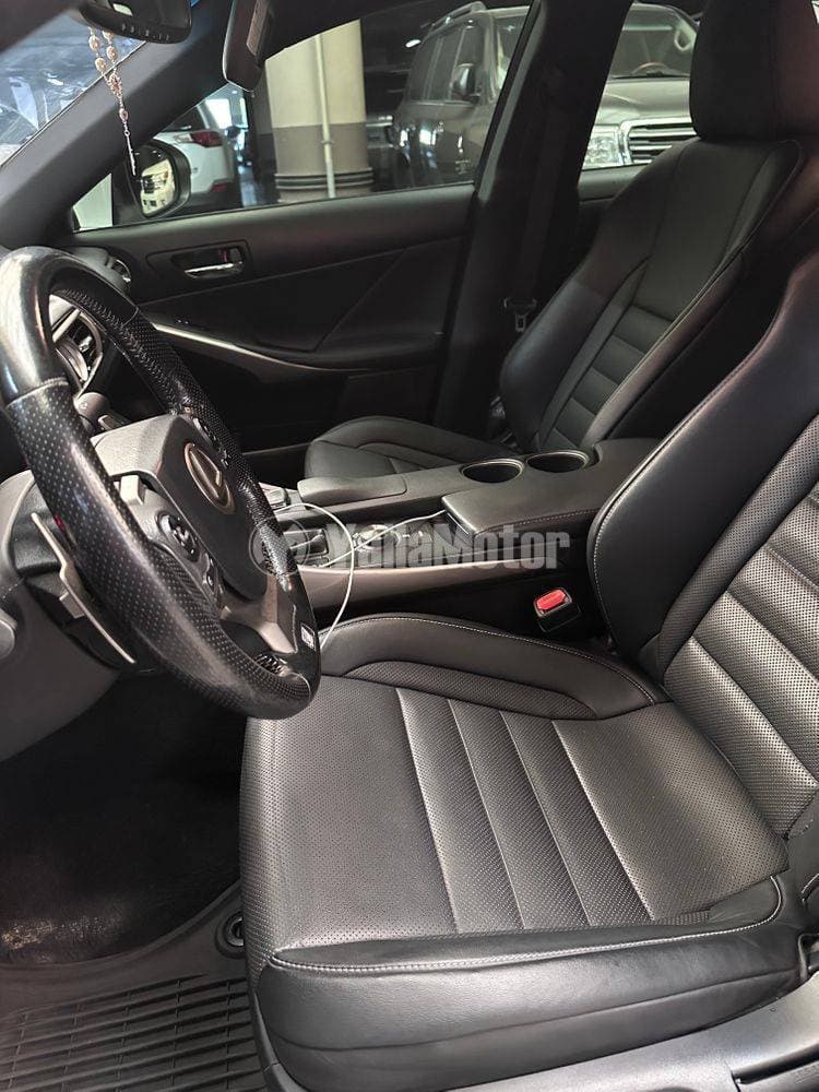 2016 Lexus IS 300 thumbnail 8