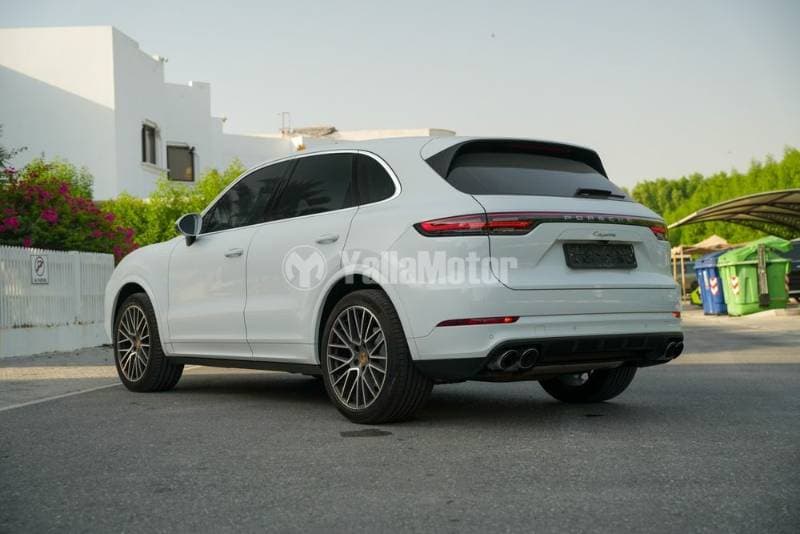 2023 Porsche Cayenne thumbnail 8