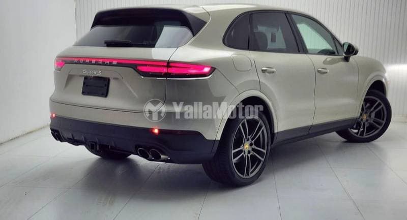 2021 Porsche Cayenne thumbnail 8