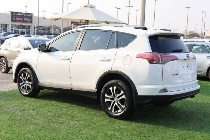 2018 Toyota Rav4 thumbnail 5