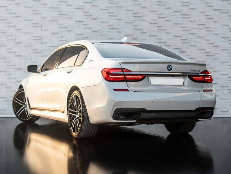 2017 BMW 7 Series thumbnail 4