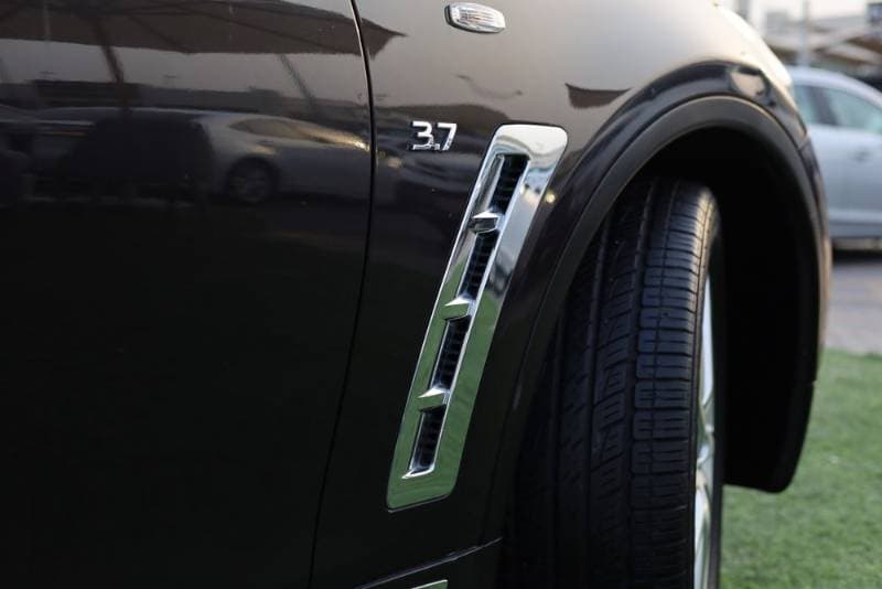 2016 Infiniti QX70 thumbnail 6