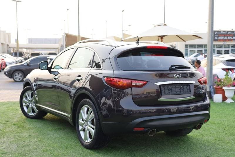 2016 Infiniti QX70 thumbnail 3