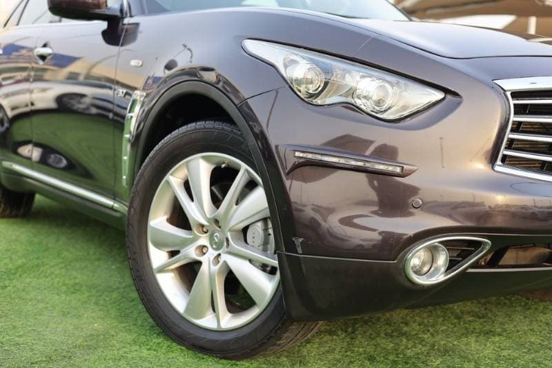 2016 Infiniti QX70 thumbnail 4