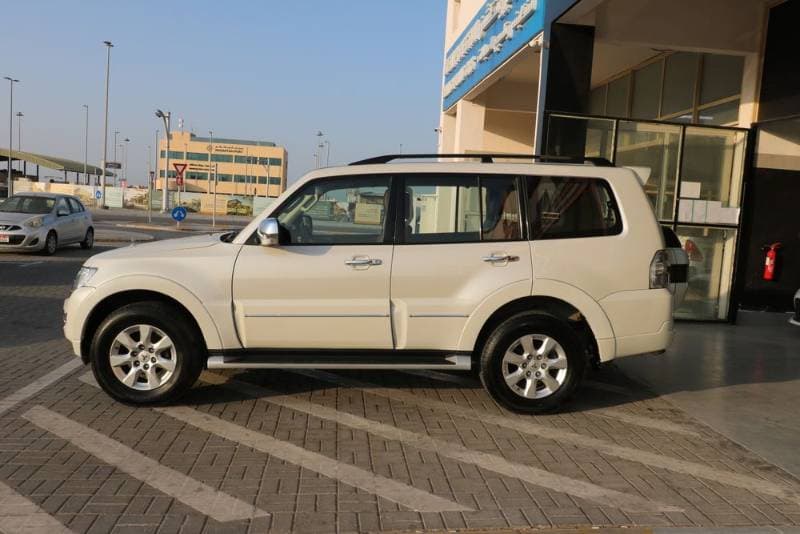 2019 Mitsubishi Pajero thumbnail 3