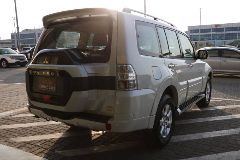 2019 Mitsubishi Pajero thumbnail 7