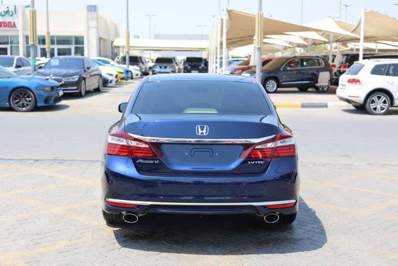 2017 Honda Accord thumbnail 4