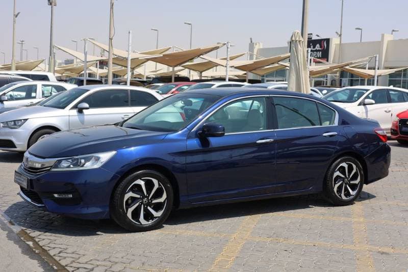 2017 Honda Accord thumbnail 2
