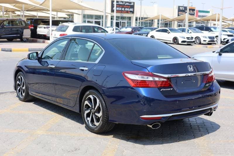2017 Honda Accord thumbnail 3
