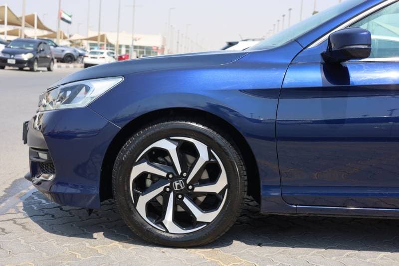 2017 Honda Accord thumbnail 8
