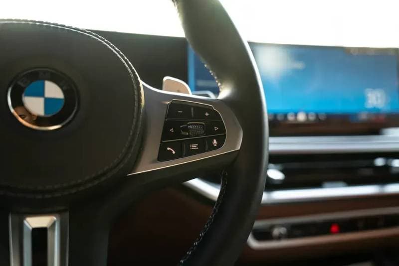 2024 BMW X7 thumbnail 3