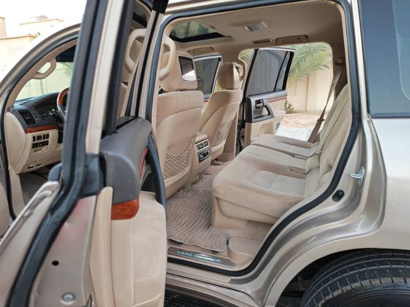 2015 Toyota Land Cruiser thumbnail 8