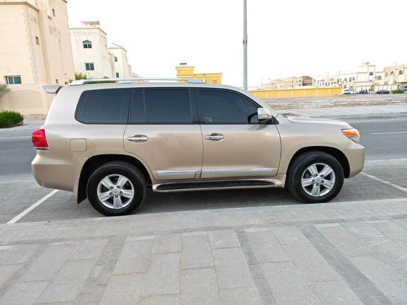 2015 Toyota Land Cruiser thumbnail 3