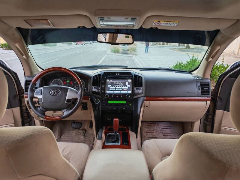 2015 Toyota Land Cruiser thumbnail 6