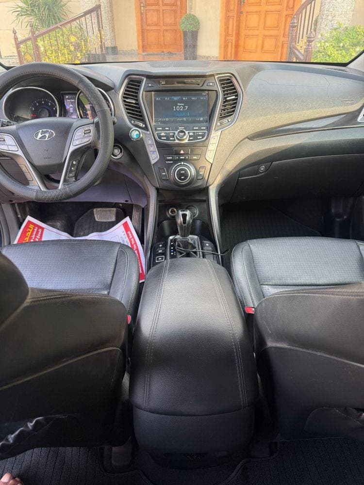 2014 Hyundai Santa Fe thumbnail 4