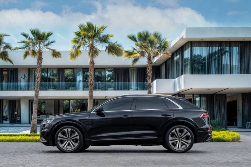 2023 Audi Q8 thumbnail 2