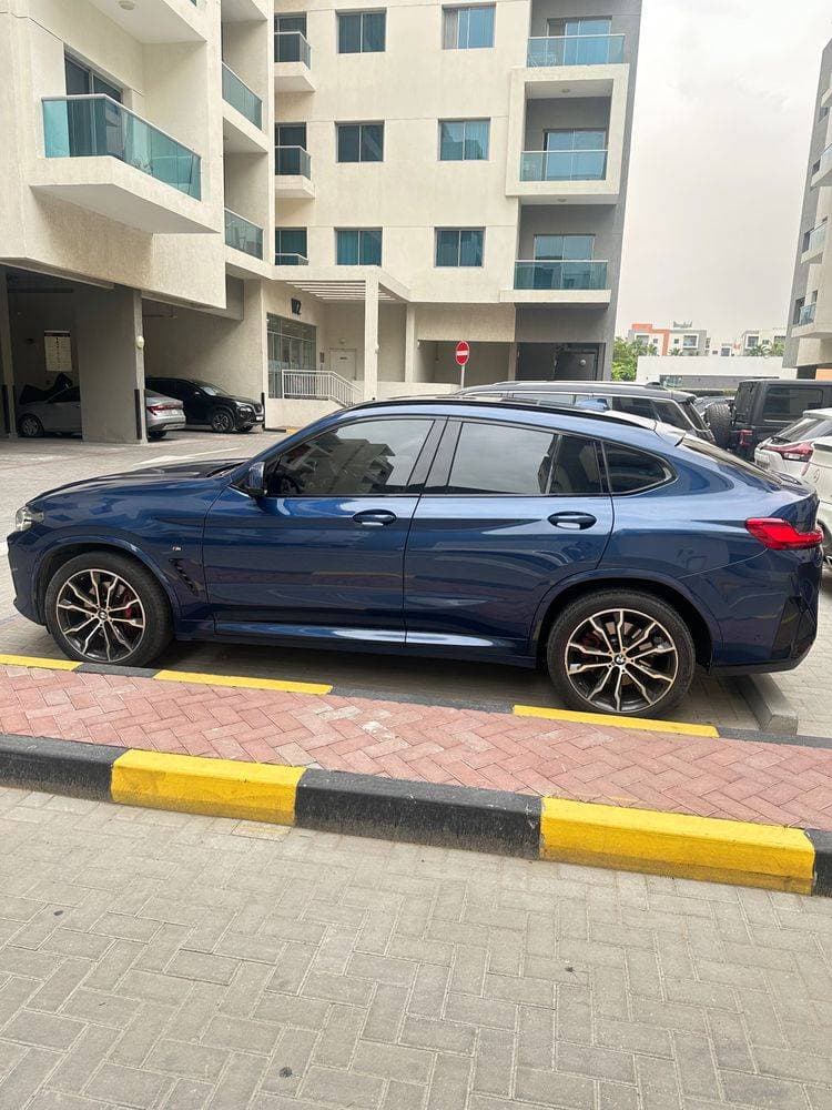 2024 BMW X4 thumbnail 5
