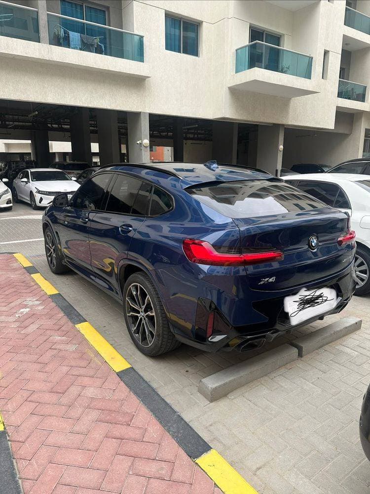 2024 BMW X4 thumbnail 4