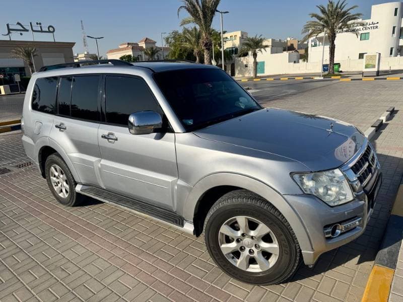 2016 Mitsubishi Pajero thumbnail 4