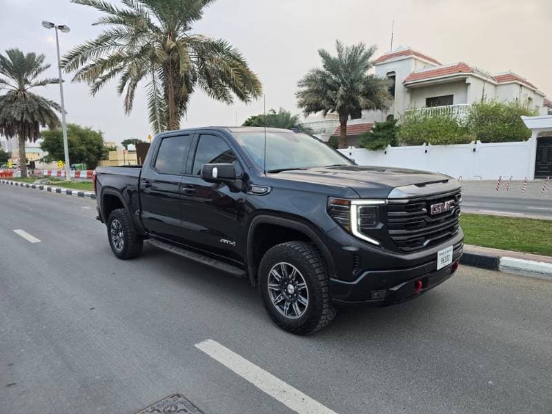 2024 GMC Sierra thumbnail 2