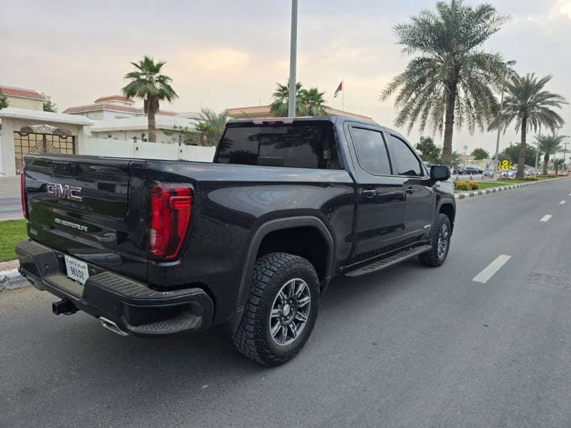 2024 GMC Sierra thumbnail 4