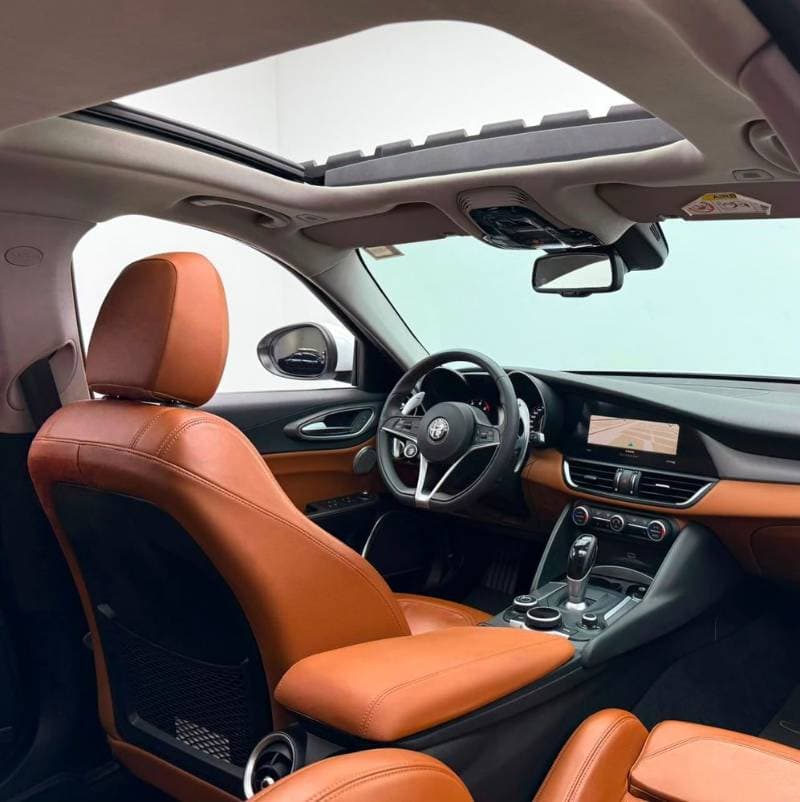 2018 Alfa Romeo Giulia thumbnail 2