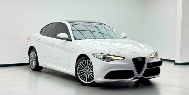 2018 Alfa Romeo Giulia thumbnail 3