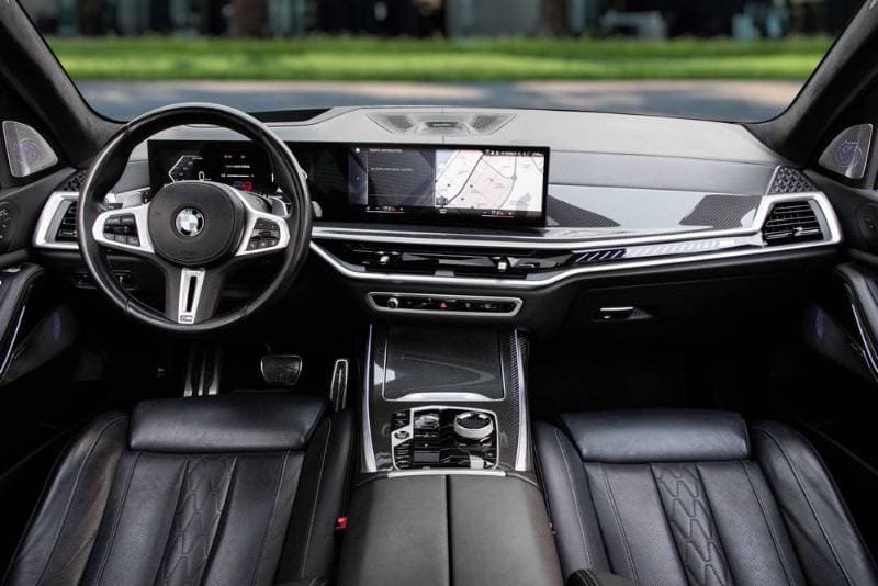 2023 BMW X7 thumbnail 7