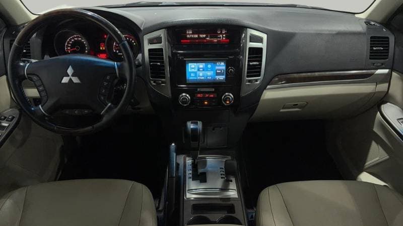 2020 Mitsubishi Pajero thumbnail 5