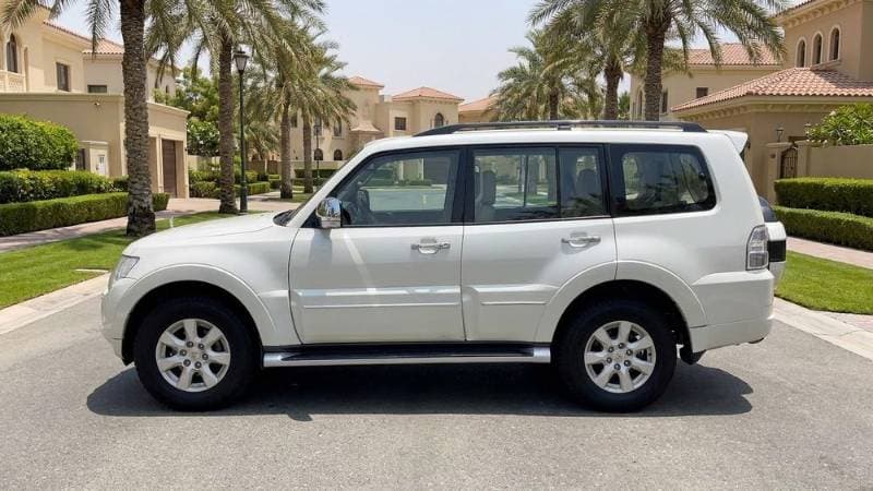2020 Mitsubishi Pajero thumbnail 3