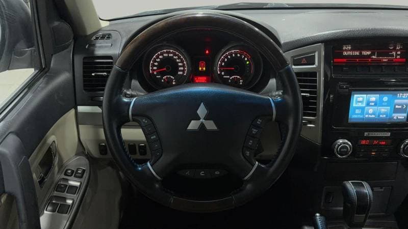 2020 Mitsubishi Pajero thumbnail 6