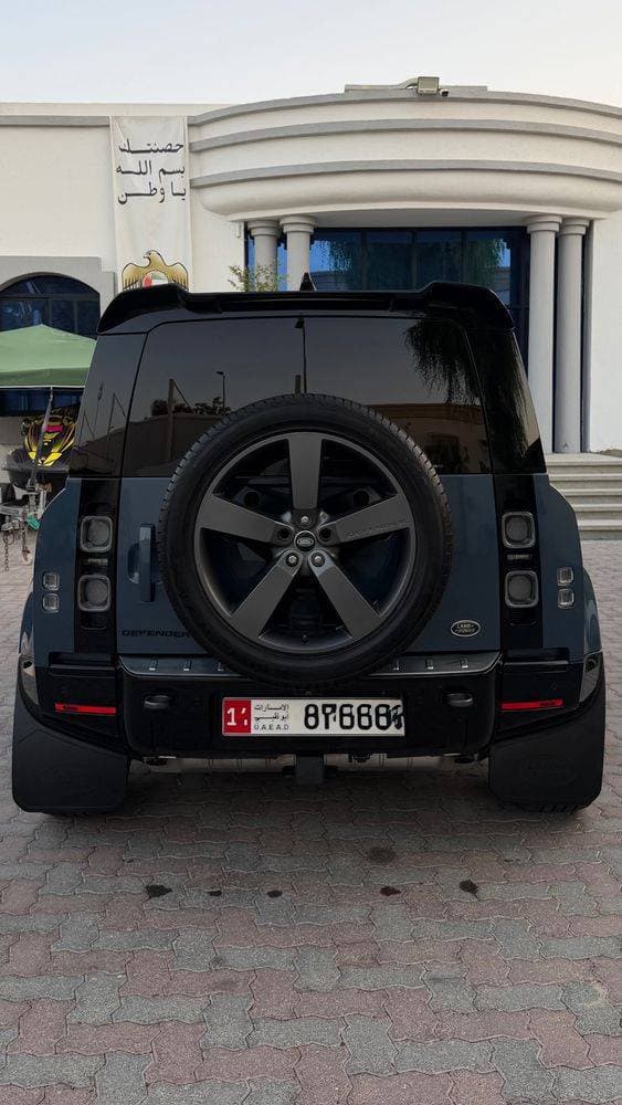 2022 Land Rover Defender thumbnail 4