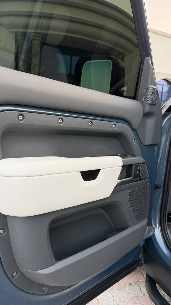 2022 Land Rover Defender thumbnail 8