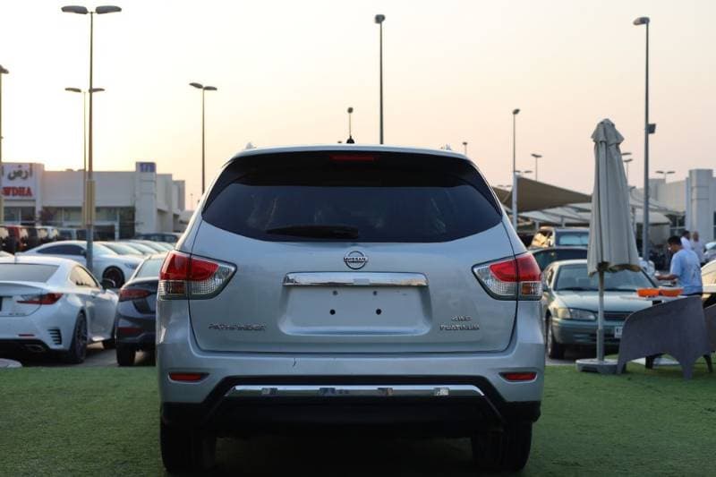 2015 Nissan Pathfinder thumbnail 5