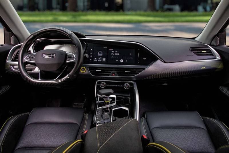 2025 Geely Tugella thumbnail 8