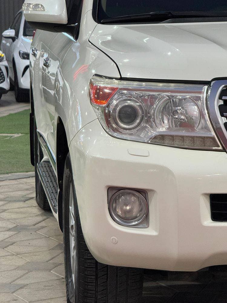 2010 Toyota Land Cruiser thumbnail 2