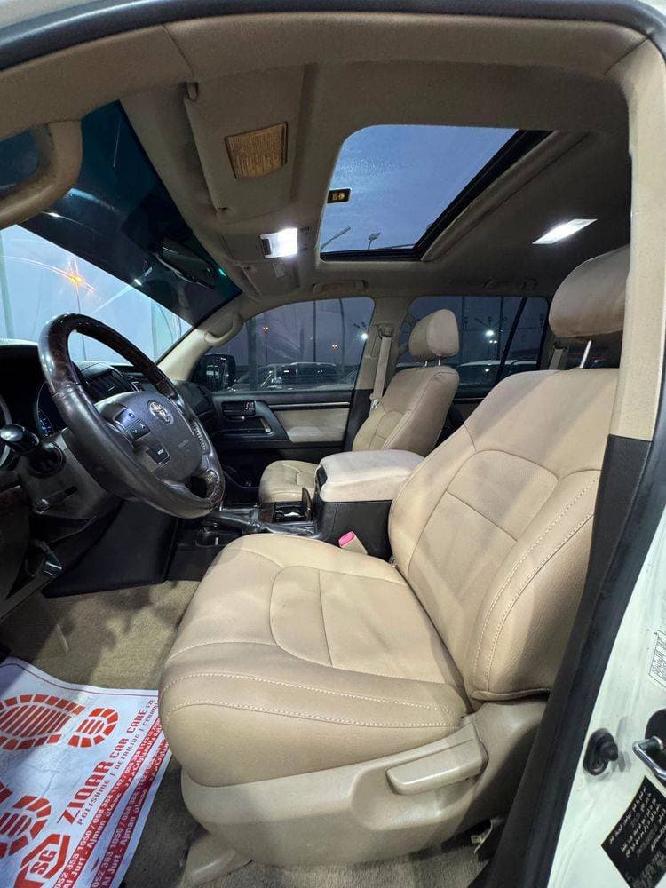 2010 Toyota Land Cruiser thumbnail 7