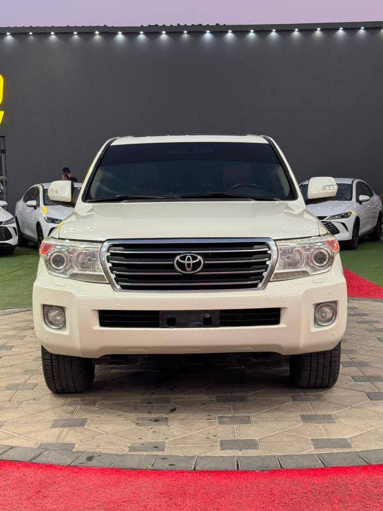 2010 Toyota Land Cruiser thumbnail 3
