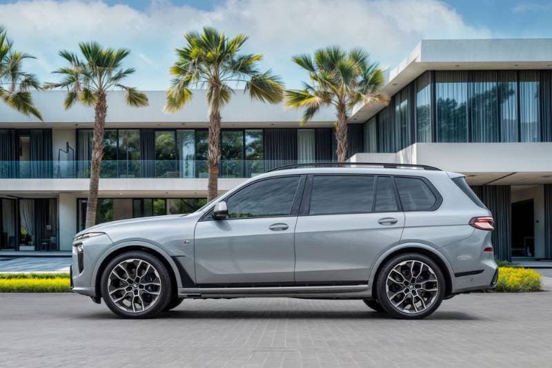2024 BMW X7 thumbnail 2