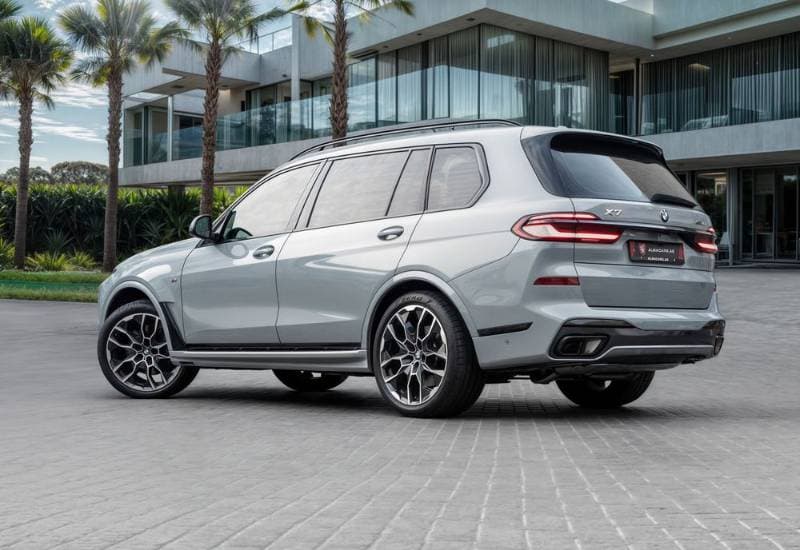 2024 BMW X7 thumbnail 3