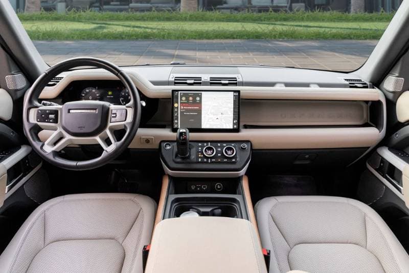 2023 Land Rover Defender thumbnail 8