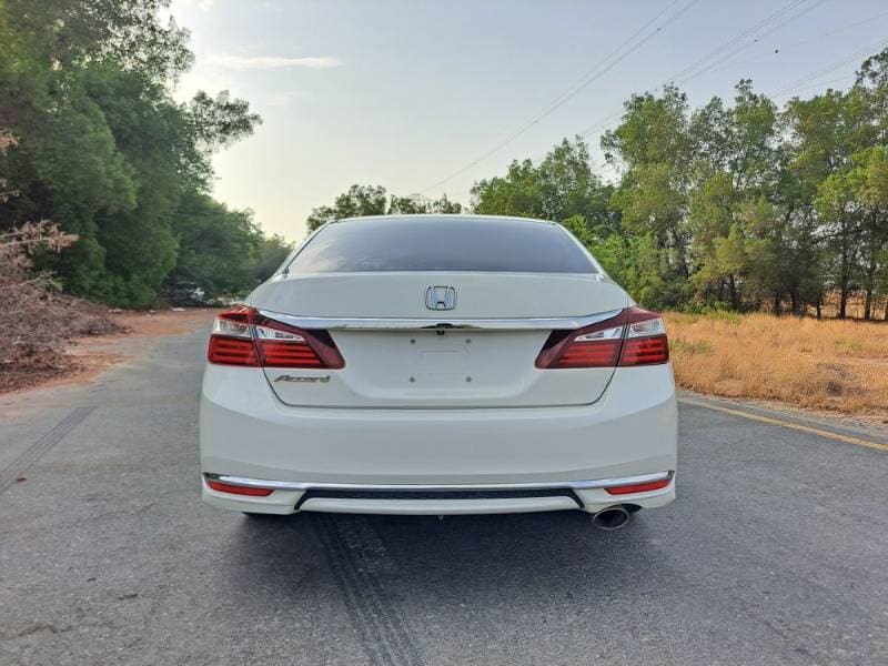 2017 Honda Accord thumbnail 4
