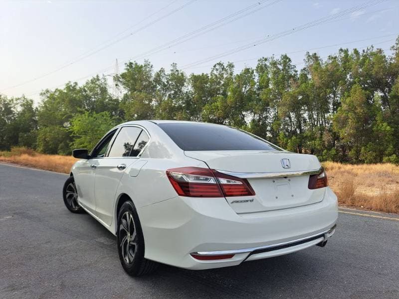 2017 Honda Accord thumbnail 6