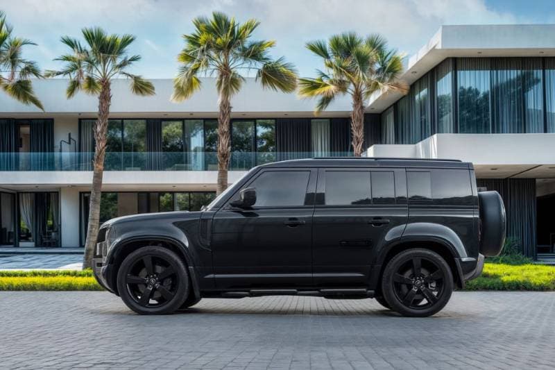 2025 Land Rover Defender thumbnail 3