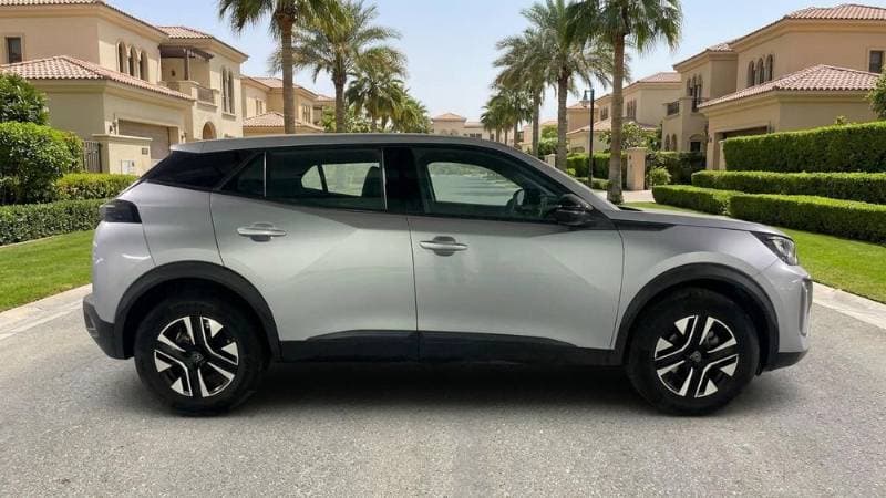 2025 Peugeot 2008 thumbnail 2