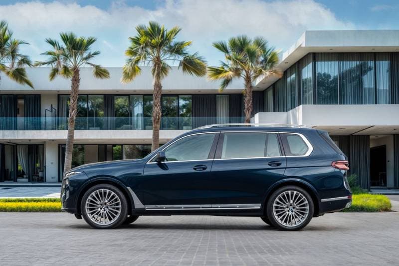 2023 BMW X7 thumbnail 3